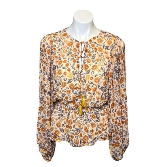 Boutique | Floral top sinched bell sleeves - Picture 2 of 7